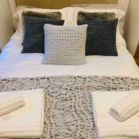 Luxury Fulham Flat With 5* Touches Nr River Thames Лондон Екстериор снимка